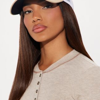Gorra Trucker Bicolor con Ajuste Snapback